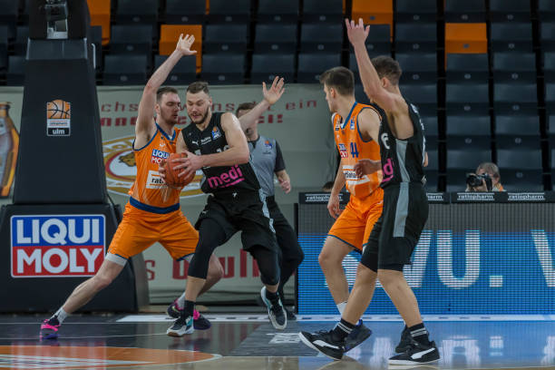 间也与巴图 间也与巴图