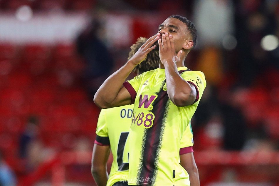 赛与外界巨 赛与外界巨